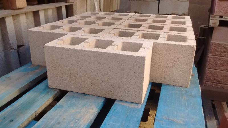 Камень стеновой шлакоблоки одесса Бетонный блок 170, песочныйна белом цементе